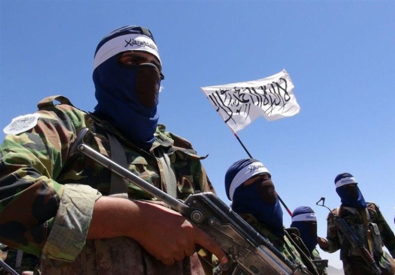 طالبان کمک های بین المللی برای آوارگان غور را تصرف کردند!