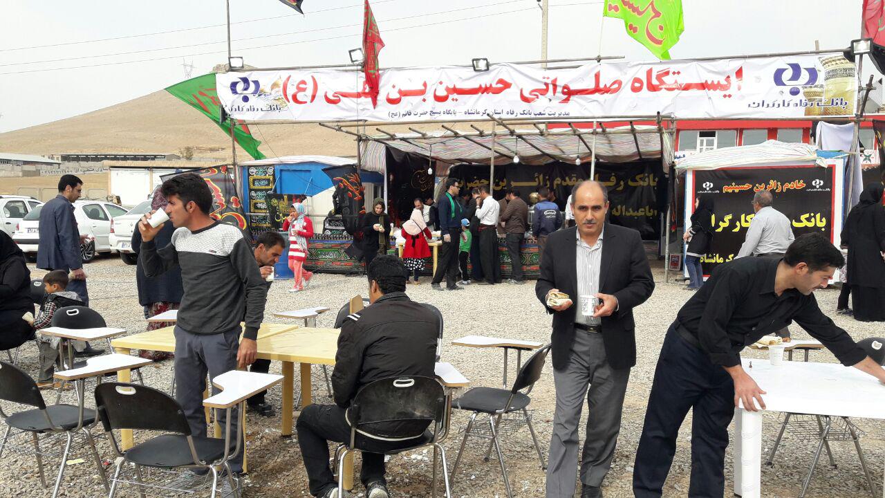 مردم کرمانشاه هر روز با ارادت بیشتری به زوار اربعین خدمت می کنند