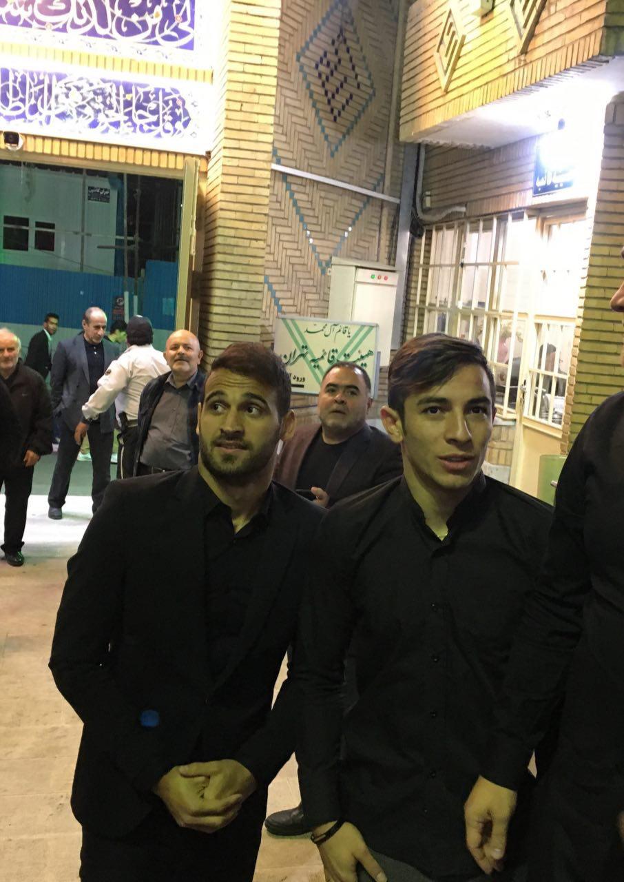 درگیری فیزیکی هواداران استقلال با ۲ بازیکن پرسپولیس