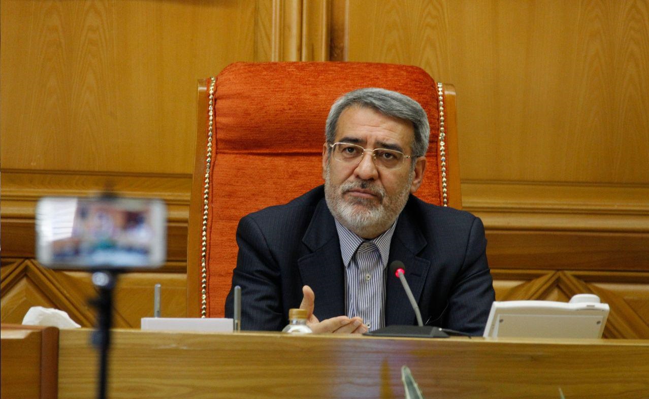 کمک به ادامه تحصیل کودکان خیابانى در دستور کار باشد/ آمادگى دولت براى پرداخت حق بیمه این افراد