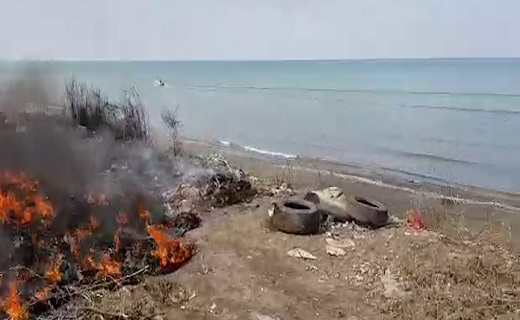 همسایگی زباله و دریا در سرخرود + فیلم