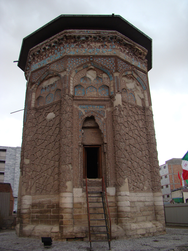 ماجرای پشت پرده گنبد کبود مراغه/ بنای تاریخی مراغه قربانی مسئولان شد