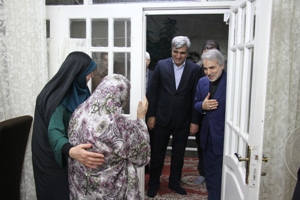 دیدار معاون رئیس جمهور با خانواده شهیدان عاطفی در گیلان