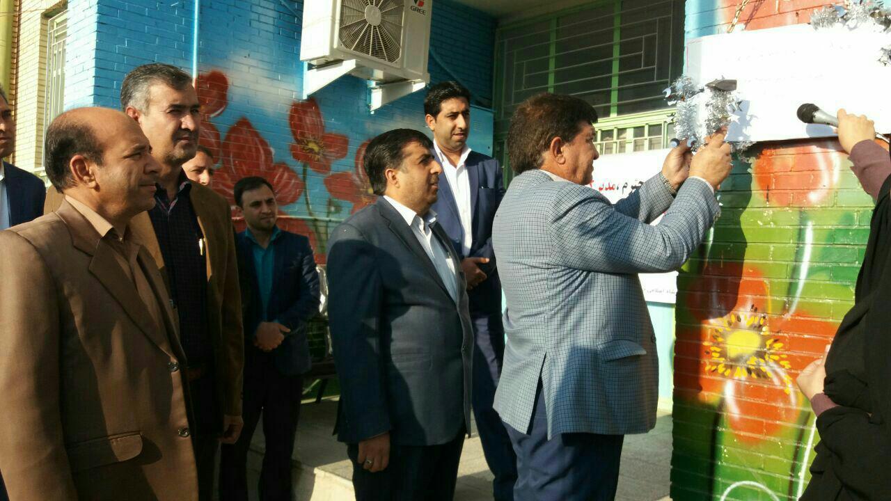 نواختن زنگ هفته کتاب در مدارس جیرفت
