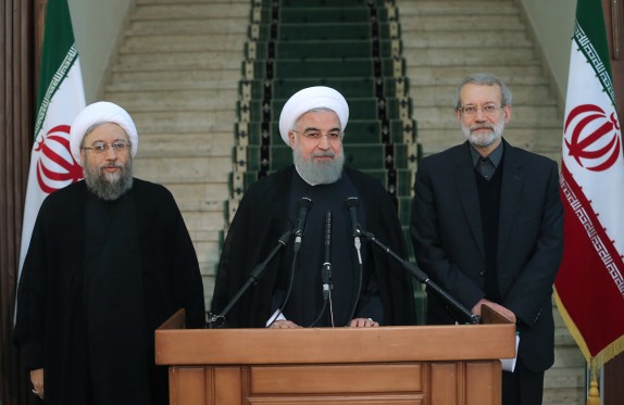 از حضور مافیای قدرتمندتر از امضای روحانی تا پرداخت وام به کسبه پلاسکو از حضور مافیای قدرتمندتر از امضای روحانی تا پرداخت وام به کسبه پلاسکو