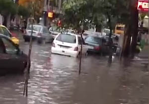 آبگرفتگی گسترده در خیابان 18 دی ساری + فیلم