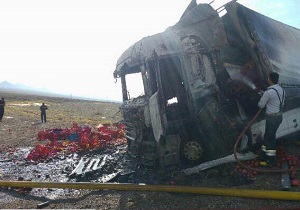 برخورد تریلر با گاردریل در اشکذر یک مجروح به جای گذاشت