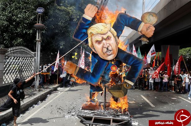 به آتش کشیدن آدمک ترامپ با لباس و سبیل هیتلر در فیلیپین+ تصاویر و فیلم