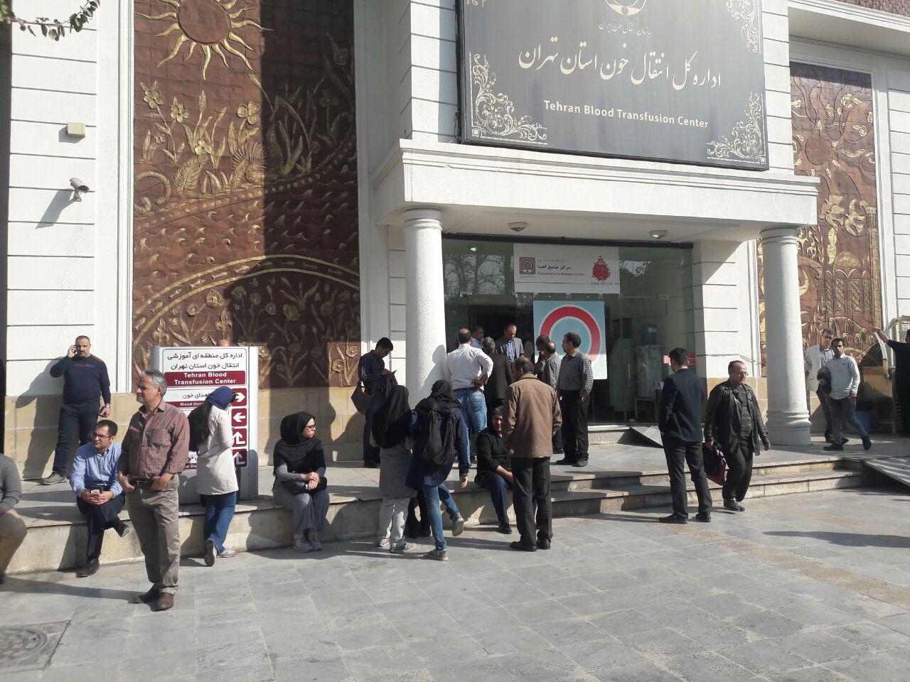 حضور خودجوش تهرانی&zwnj;ها برای اهدای خون به زلزله&zwnj;زدگان + تصاویر