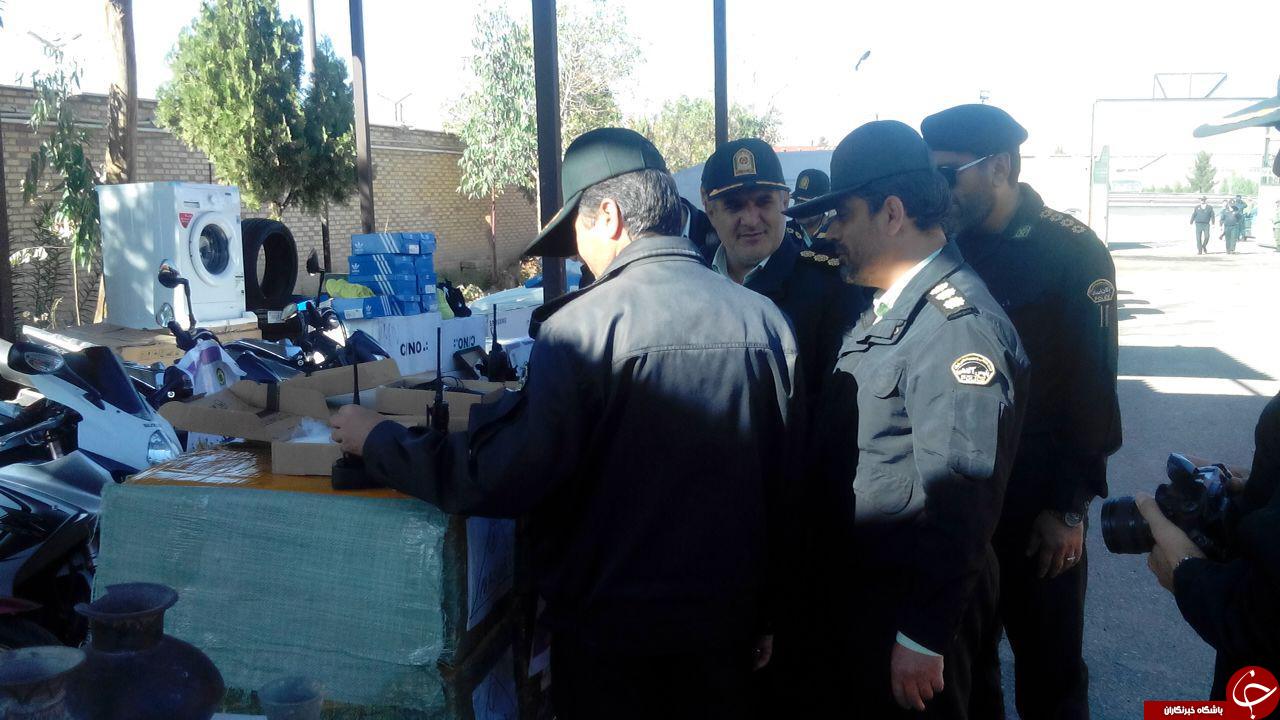 بازدید جانشین فرماندهی نیروی انتظامی استان از کالاهای قاچاق کشف شده