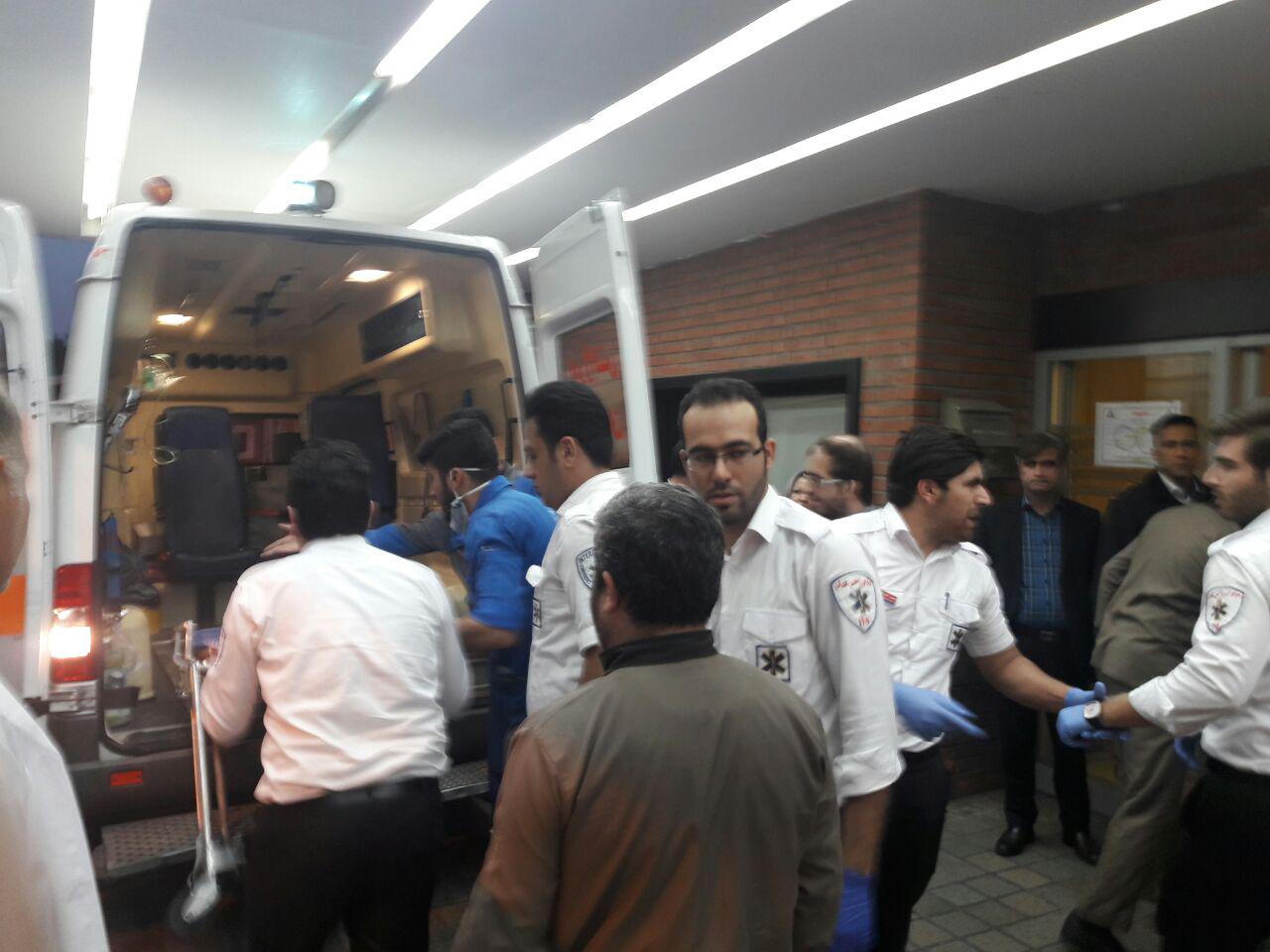 اعزام تیم&zwnj;های درمانی وزرات بهداشت به مناطق زلزله&zwnj;زده/ مصدومان به تهران منتقل شدند