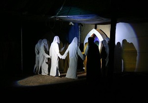اجرای نمایش میدانی گفتگوی آب هم‌زمان با دهه آخر صفر در یزد