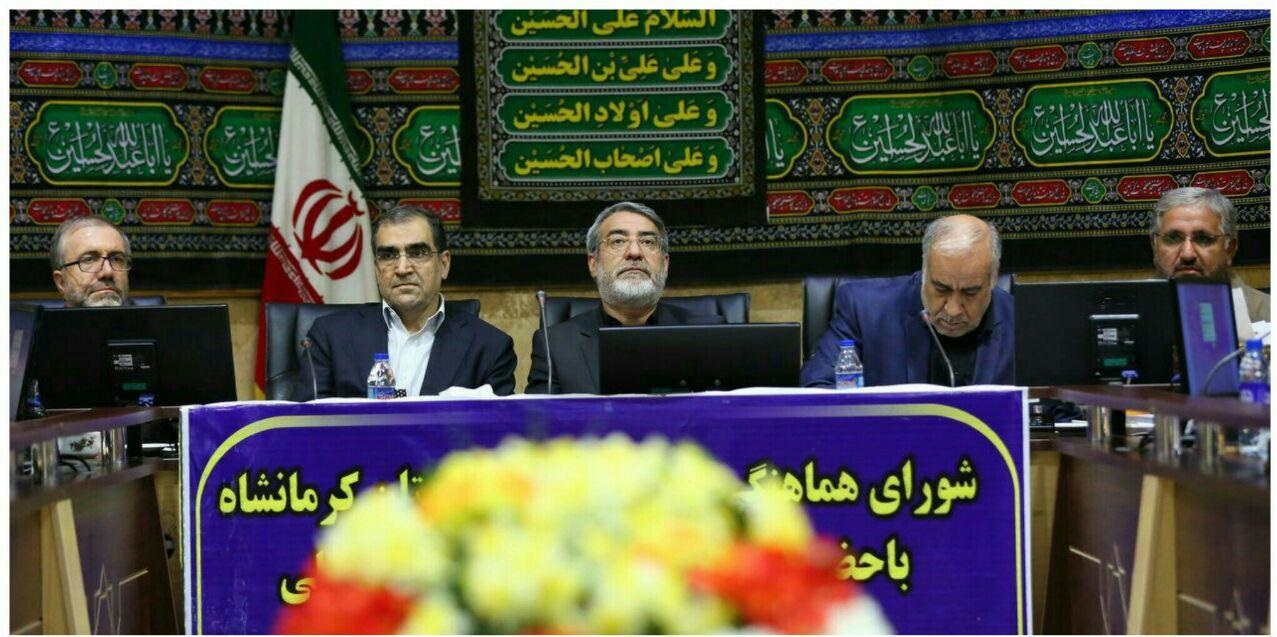 بسیاری از زلزله زدگان به دنبال غذا و چادر هستند/ضرورت تامين فورى اقلام مورد نياز آسيب ديدگان