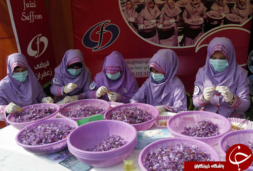 تصاویر روز: از ازدواج عجیب زوج چینی برفراز صخره صعب العبور تا بارش برف پاییزی در آلمان