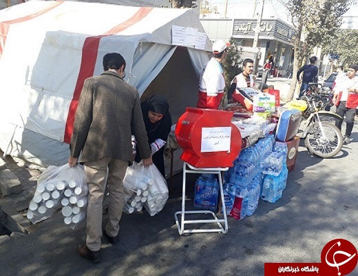 کمک رسانی مردم دارالعباده و نوعدوست استان یزدبه زلزله زدگان/ همه ایران در غم این مصیبت بزرگ، احساس مسوولیت کردند کمک رسانی مردم دارالعباده و نوعدوست استان یزدبه زلزله زدگان/ همه ایران در غم این مصیبت بزرگ، احساس مسوولیت کردند