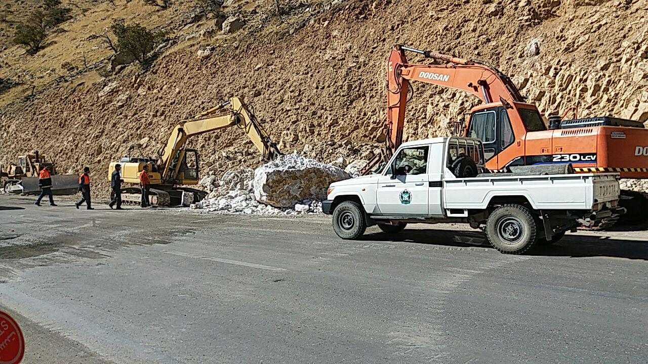 بازدید معاون راهداری کشور از مناطق زلزله زده