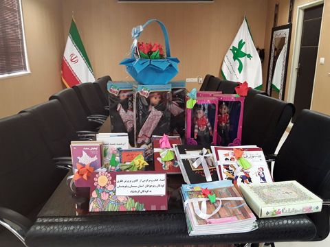 اهدای ۱۰۰ کتاب کودکان پرورش فکری سیستان و بلوچستان به زلزله زدگان