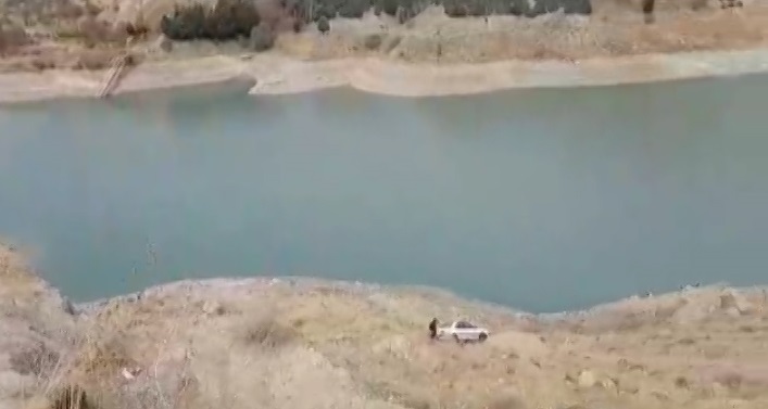 سقوط خودرو به دره در جاده لتیان + فیلم