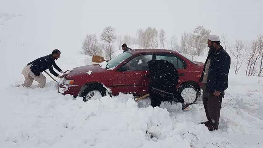 گزارش تصویری: بارش برف سنگین در ولایت غزنی