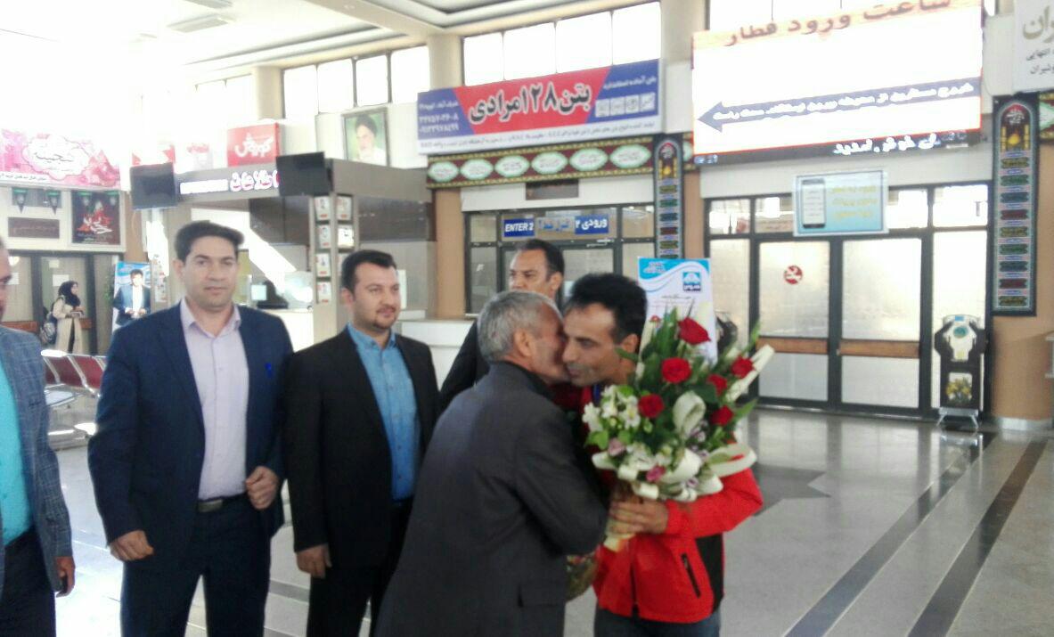 استقبال از مدال آور کرمانی مسابقات ووشو سنتی جهان + تصاویر