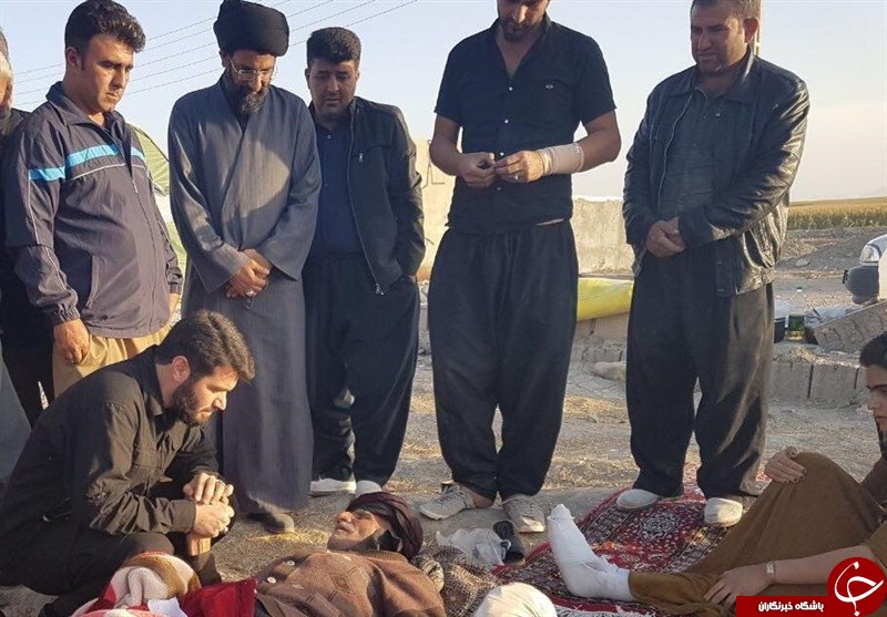 میثم مطیعی به مناطق زلزله زده کرمانشاه رفت + تصاویر میثم مطیعی به مناطق زلزله زده کرمانشاه رفت + تصاویر