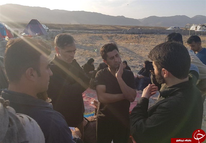 میثم مطیعی به مناطق زلزله زده کرمانشاه رفت + تصاویر میثم مطیعی به مناطق زلزله زده کرمانشاه رفت + تصاویر