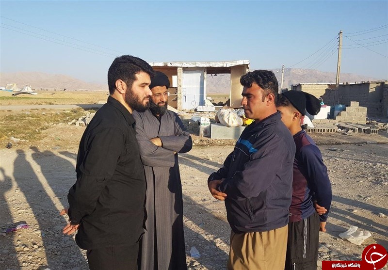 میثم مطیعی به مناطق زلزله زده کرمانشاه رفت + تصاویر میثم مطیعی به مناطق زلزله زده کرمانشاه رفت + تصاویر