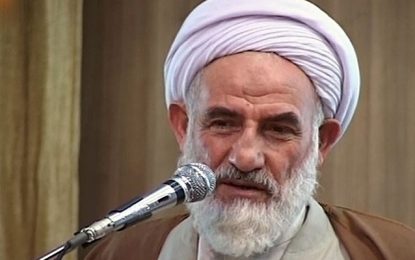 مردم کمک&zwnj;های خود برای زلزله زدگان را به هلال احمر تحویل دهند