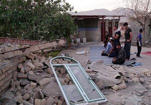 بارگیری ۱۰کامیون حاوی اقلام موردنیاز مناطق زلزله‌زده از بروجرد