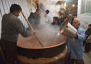 ۵ پاتیل سمنو سنتی در شهرضا طبخ شد