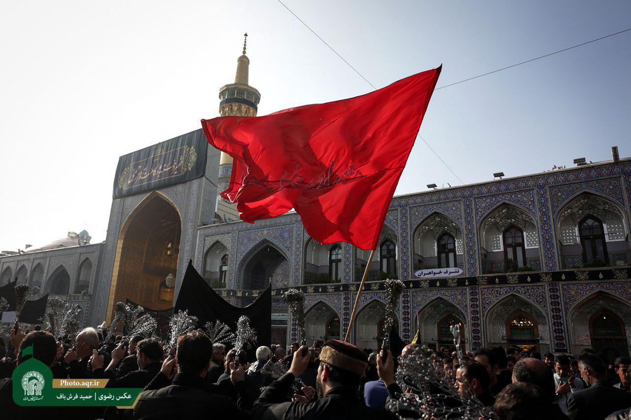 اماکن متبرکه رضوی  با 6 هزار مترمربع کتیبه و پرچم سیاه پوش شد