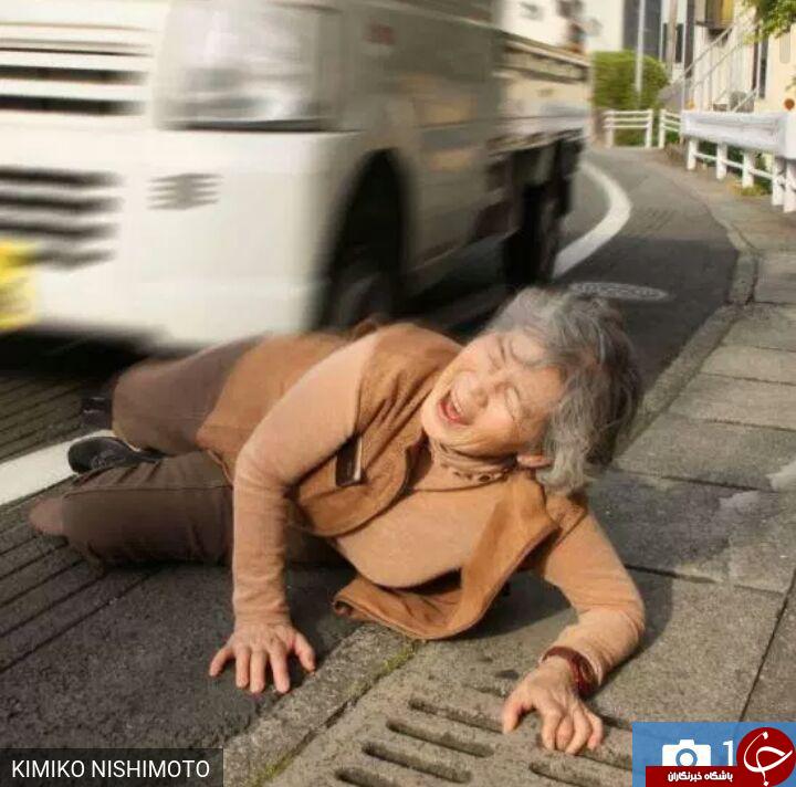 پیرزن 89 ساله با سلفی های جالبش سوژه رسانه ها شد + تصاویر