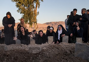 برخی مسئولین به جای کمک، از زلزله به عنوان ابزاری برای انتقام استفاده می&zwnj;کنند