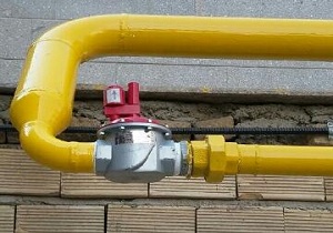 گاز مشترکین  به جز منازلی که کاملاً تخریب شده‌اند وصل است