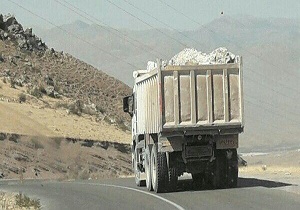 توقیف تریلی ولوو با ۱۵ تن اضافه تناژ توسط پلیس راه بافق-بهاباد