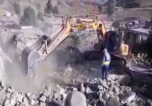 آوار برداری در روستا&zwnj;ها توسط قرارگاه سازندگی خاتم الانبیا سپاه پاسداران +فیلم
