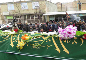 تشییع و گلباران نمادین تابوت امام رضا (ع)