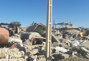 استان مرکزی عهده دار امداد رسانی و بازسازی ۱۰ روستای زلزله زده / ارسال ۸ تریلر از سپاه استان مرکزی به مناطق زلزله زده