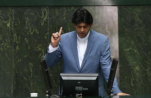 ضرورت رسیدگی دولت به مشکلات بازنشستگان فولاد/ تا کی این افراد باید جلوی مجلس حق خود را التماس کنند؟