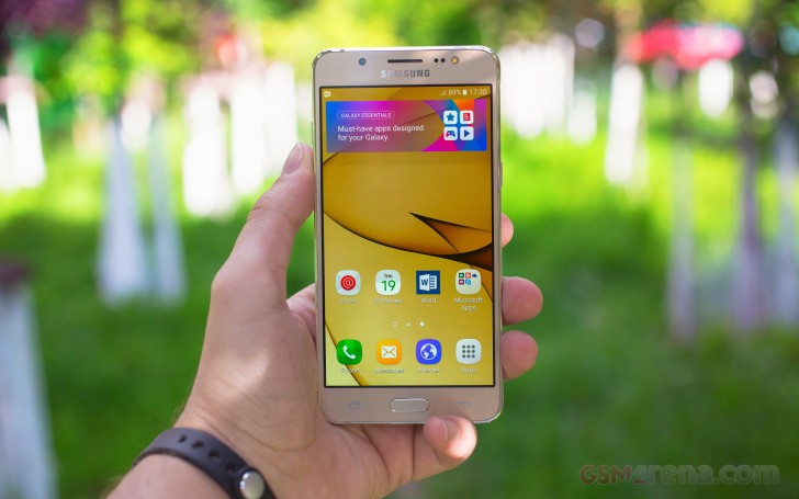 سامسونگ گوشی Galaxy J5 را بروزرسانی می&zwnj;کند