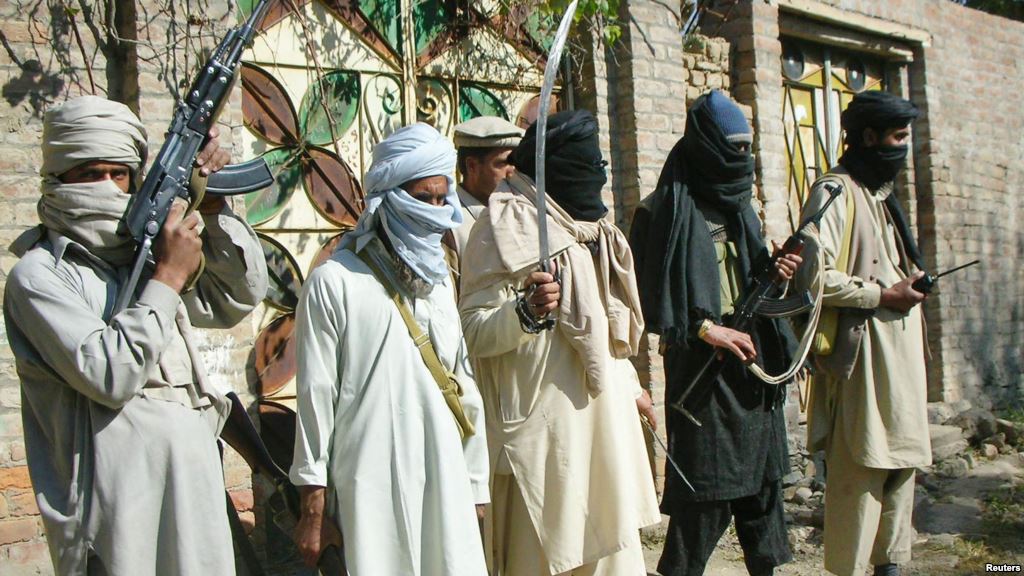 طالبان، تسلیحات یک مرکز نظامی در هرات را غارت کردند