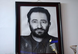 لحظه اعلام خبر بازگشت پیکر شهید تازه تفحص شده به خانواده‌اش پس از ۳۵ سال فراق + فیلم