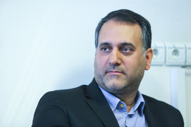 باید در کشور ساختار ریاستی یا پارلمانی کامل طراحی و اجرا شود