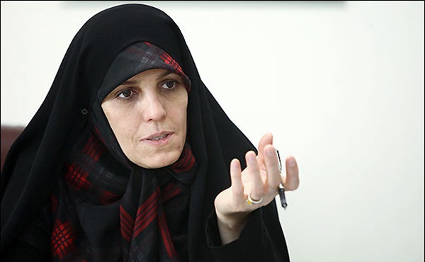 عضویت سپنتا نیکنام در شورای شهر یزد هیچ منع قانونی ندارد
