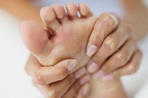به این دلایل هر شب کف پایتان را ماساژ دهید