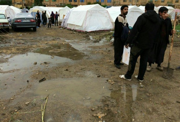 بارش شدید باران در مناطق زلزله زده/ لزوم انجام عایق بندی چادرها