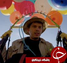 مردی که با بادکنک های هلیومی پرواز کرد+ تصاویر