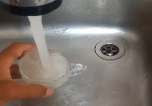 جاده مرگ باز قربانی گرفت/خطر زیست محیطی در حاشیه رودخانه کن/عبور جوی فاضلاب از وسط شهر + فیلم و تصاویر