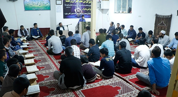 جلسه قرآن مهاجرین افغانستانی در نمازخانه اهل سنت چهاردانگه