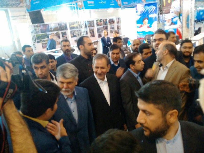 بازدید معاون اول رئیس&zwnj;جمهور از غرفه&zwnj;های نمایشگاه مطبوعات